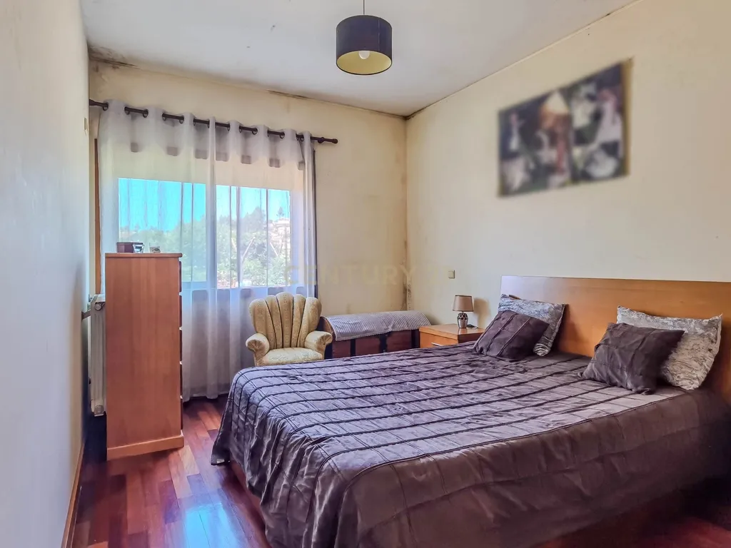 Apartamento T2 com Garagem e Arrumos — Coronado, São Mamede - Image 6