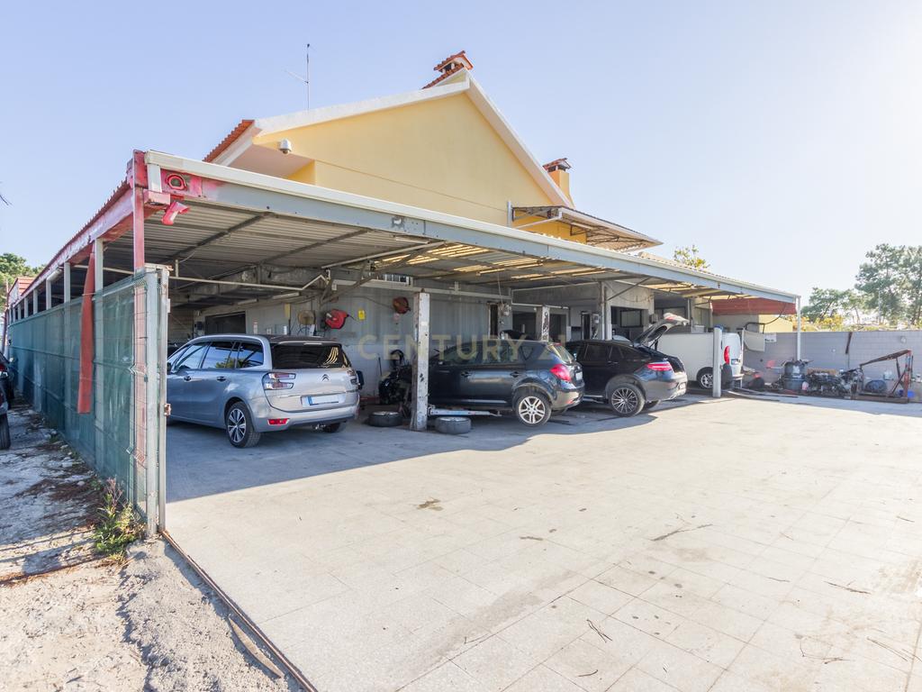 Quinta do Conde/ Courelas da Brava - Moradia isolada, legalizada, inserida em lote de 528m2, com habitação no 1º andar e oficina no r/c. - Image 25