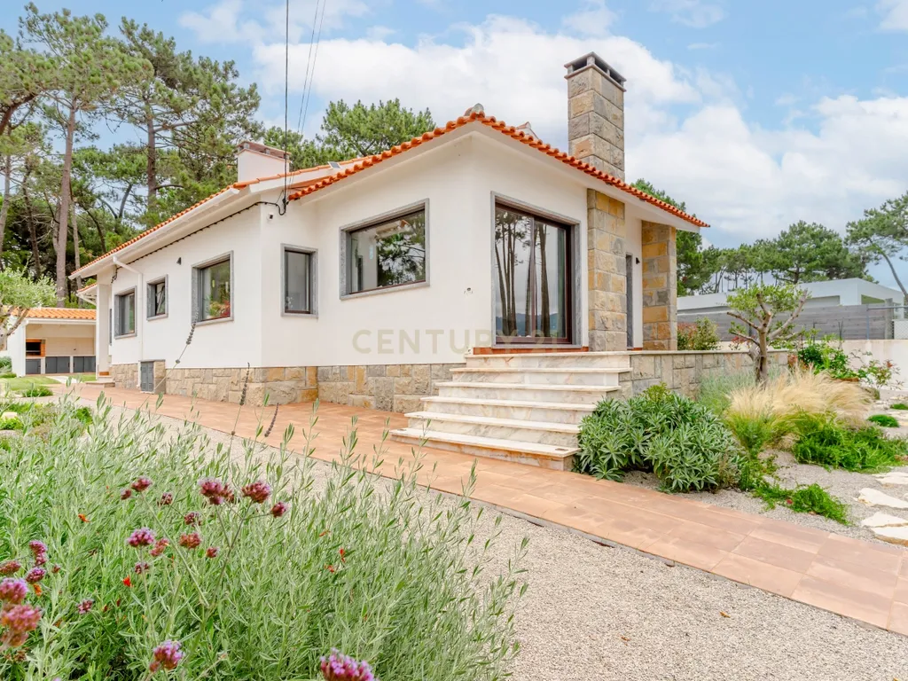 Viver com Elegância entre o Litoral e a Cidade – Uma Casa Sustentável em Colares, Portugal - Image 4