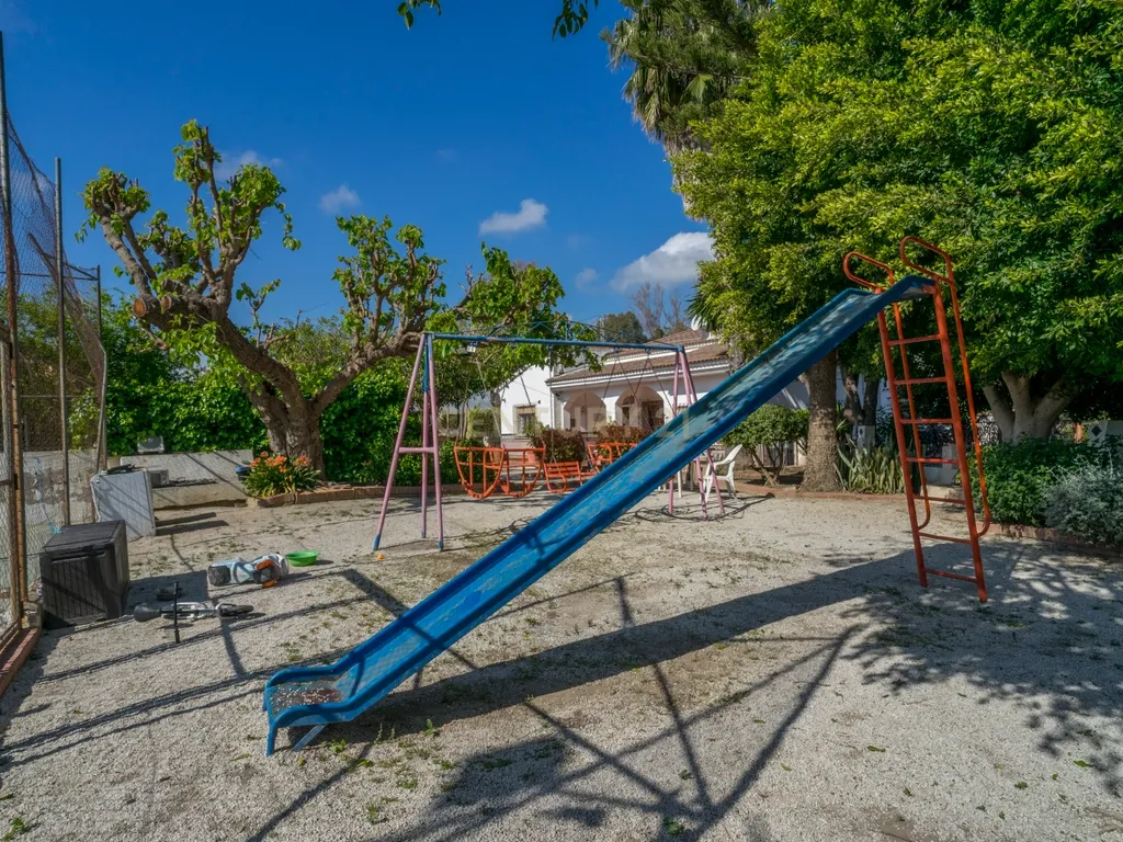 Propriedade única com 2 habitações independentes, piscina e zona desportiva em Alhaurín de la Torre - Image 12