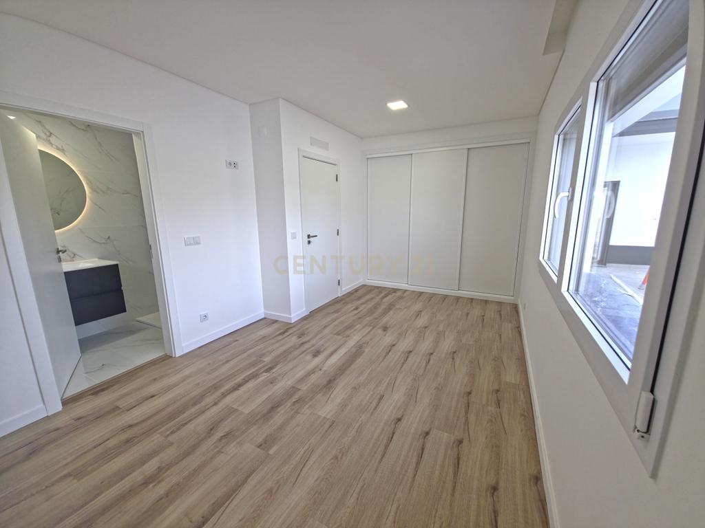 Moradia Nova T4 - Lourinhã - Image 13