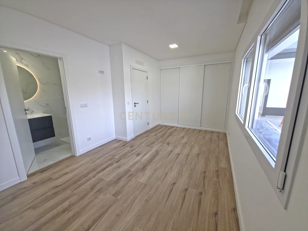 Moradia Nova T4 - Lourinhã - Image 13