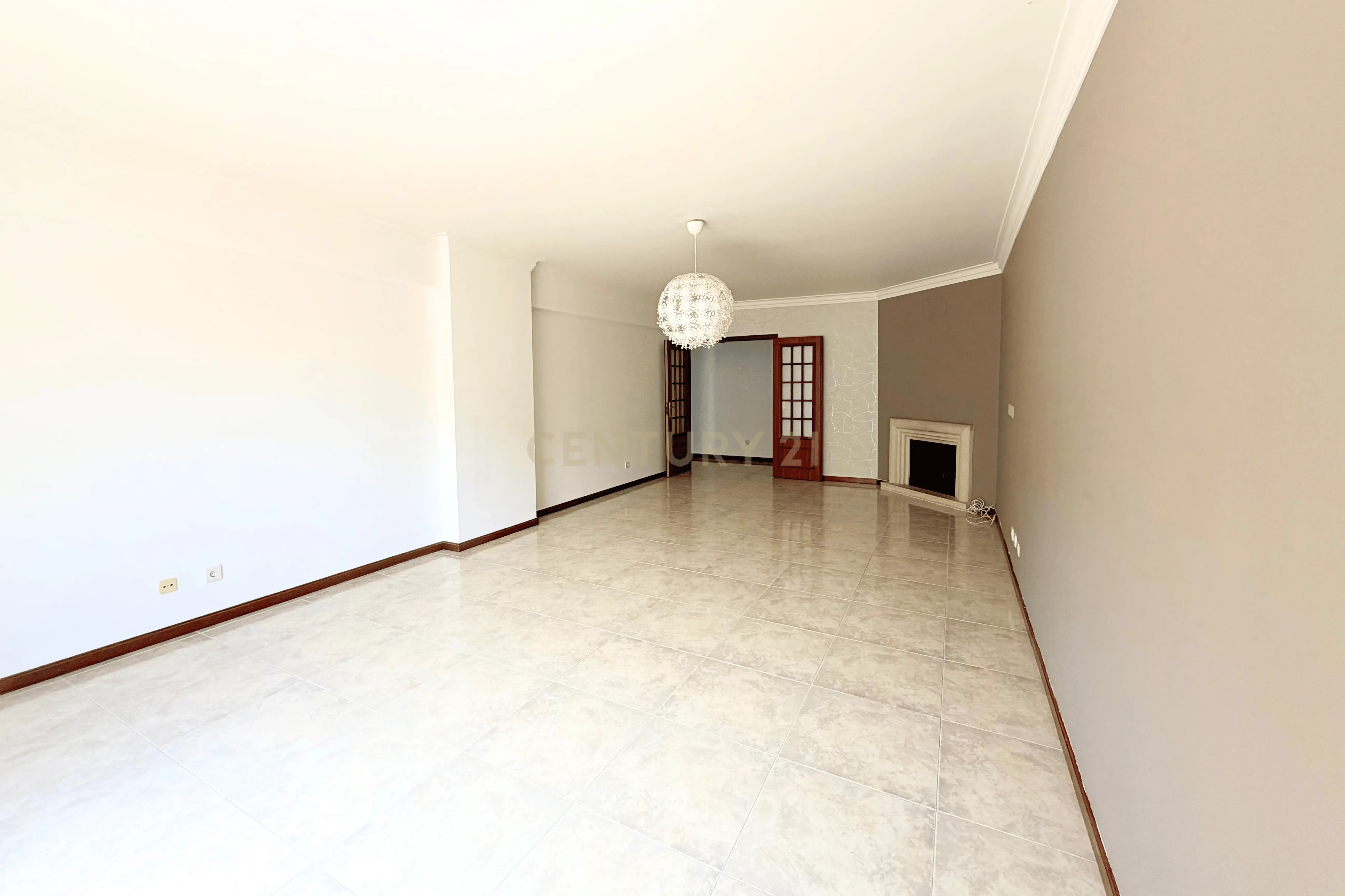 Fotografia 3 de Apartamento T4 com Terraço e Garagem, Massamá