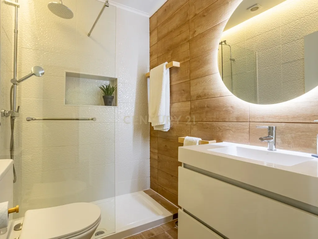 Apartamento T3 totalmente renovado, Laranjeiro. - Image 16