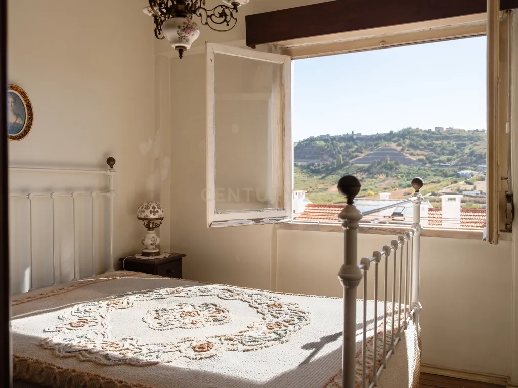 Apartamento na Póvoa de Santo Adrião | Ideal para Habitação Própria ou Investimento - Image 1
