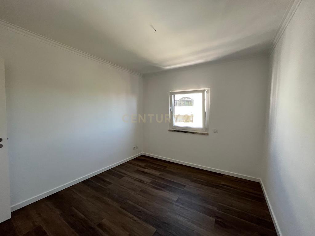 Apartamento T2 totalmente Remodelado. - Image 38