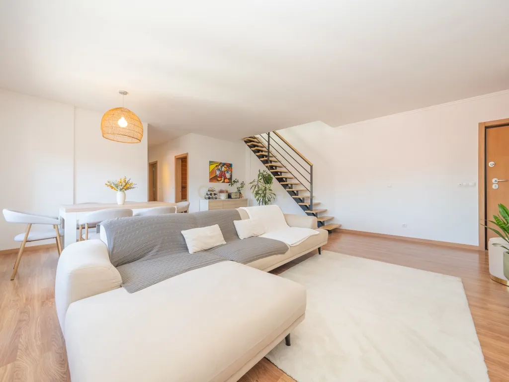 Excelente Apartamento T3 Duplex c/ Garagem, na Galiza, Estoril, Cascais - Image 4