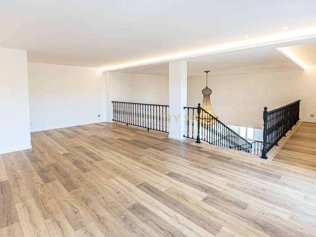Moradia T6 de Luxo - 924 m² - Piscina - São Pedro da Cadeira - Nova - Image 37