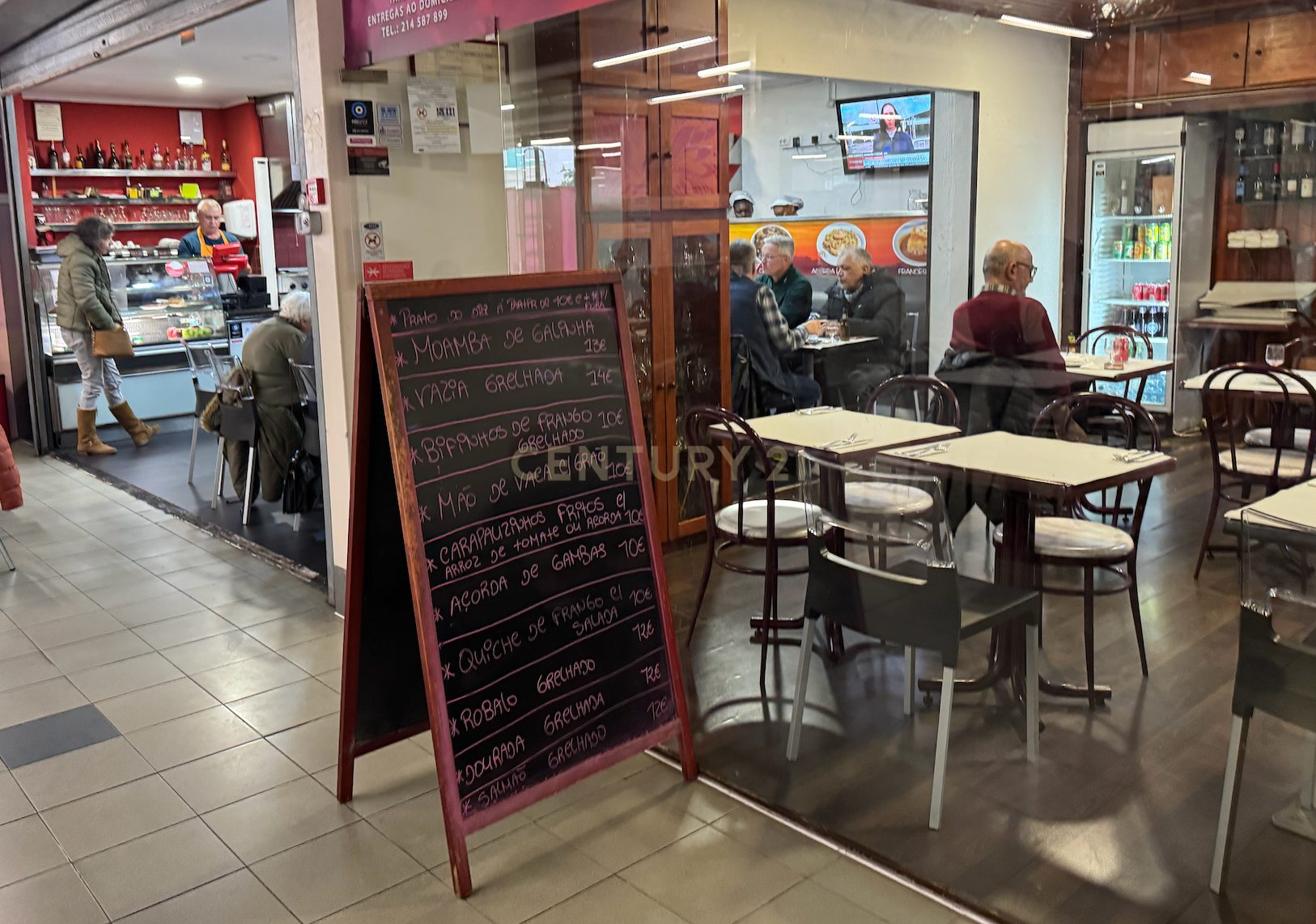 Fotografia 3 de Oportunidade de Investimento | T3 + Estacionamento + Loja | Oeiras