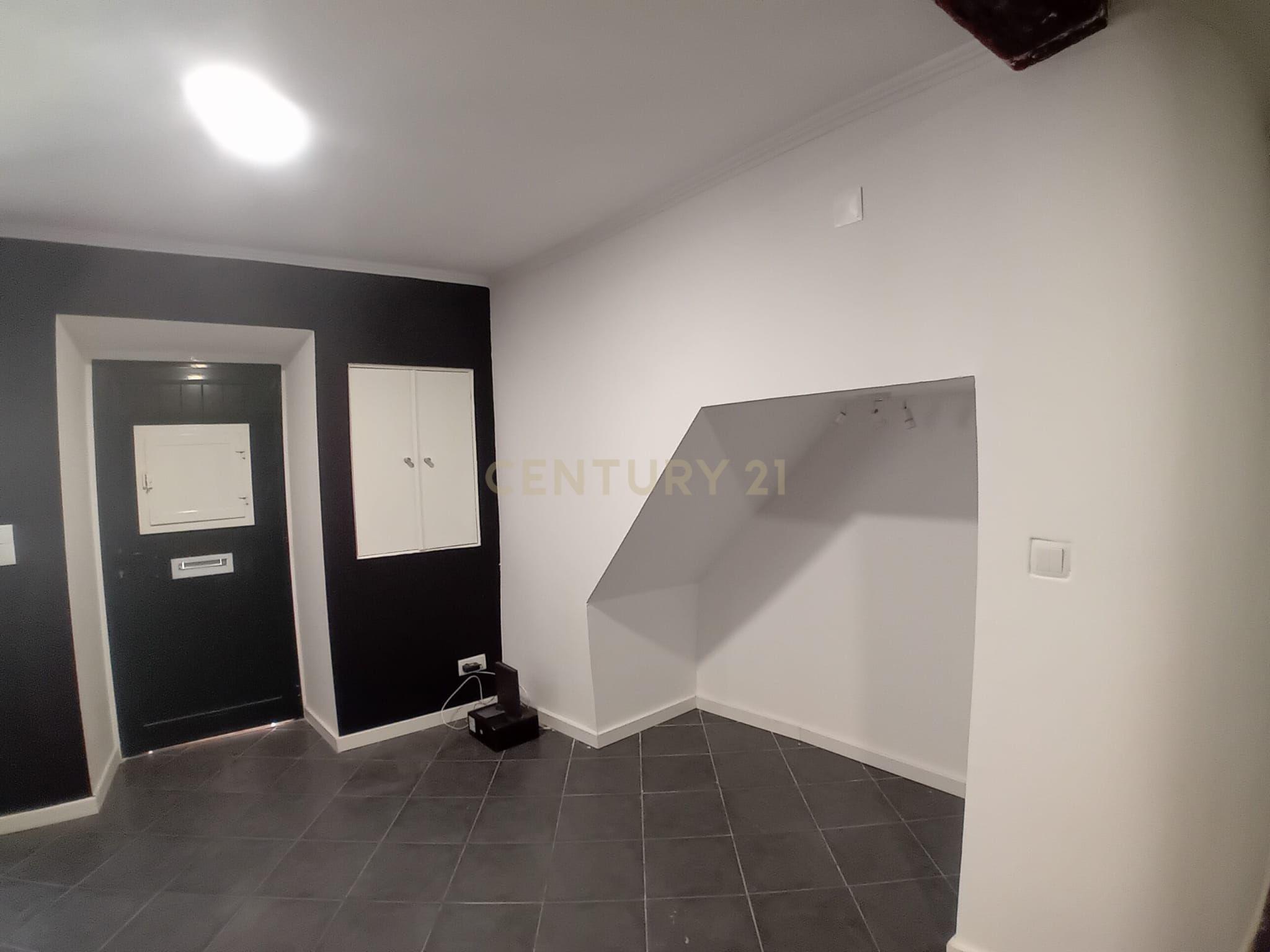 Apartamento T1 à Venda na Calçada do Castelo Picão, Lisboa - Image 5