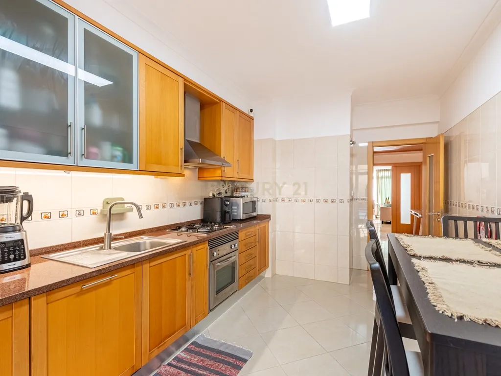 T3 com suite, lareira e BOX PRIVATIVA DE 41 m² | Quinta da Flamenga – Vialonga - Image 7