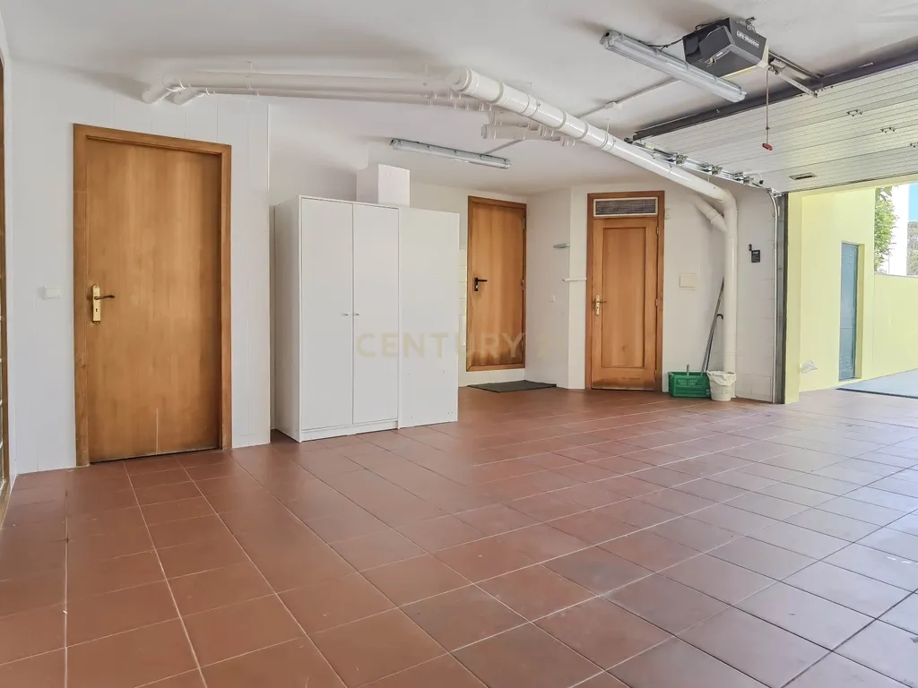 Luxuosa Moradia T3 em Gondomar com Vista Panorâmica e Piscina - Image 41