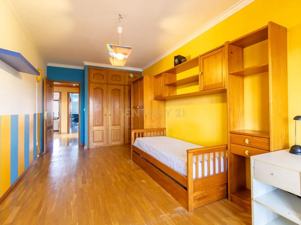 Apartamento T2 com suíte, varandas e garagem-  Cacém - Image 11