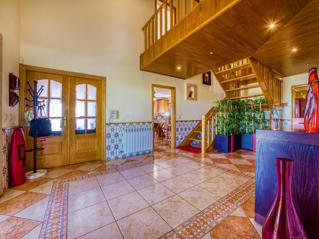 Moradia localizada na capital de distrito, no coração do Nordeste Transmontano. - Image 10