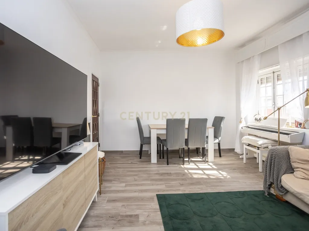 Magnífico T4 no Bairro de São Gabriel com 3 Varandas e Vista Panorâmica – Setúbal - Image 11