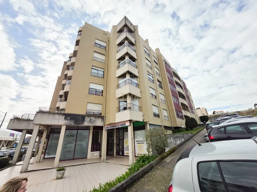 Apartamento T3 no Centro de Paredes – Espaço, Conforto e Localização Privilegiada - Image 2