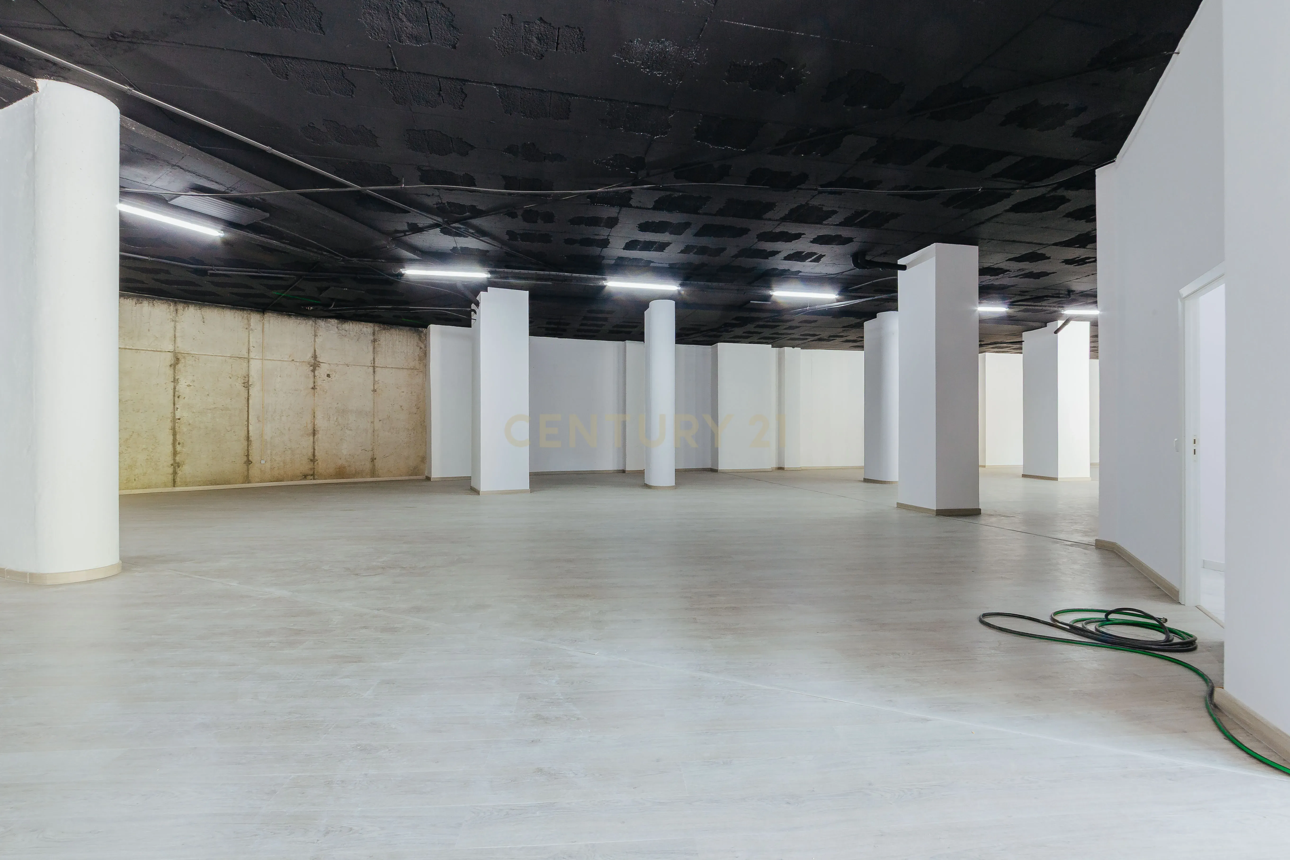 Fotografia 4 de Armazém / Espaço Comercial para Venda – Barcarena, Oeiras