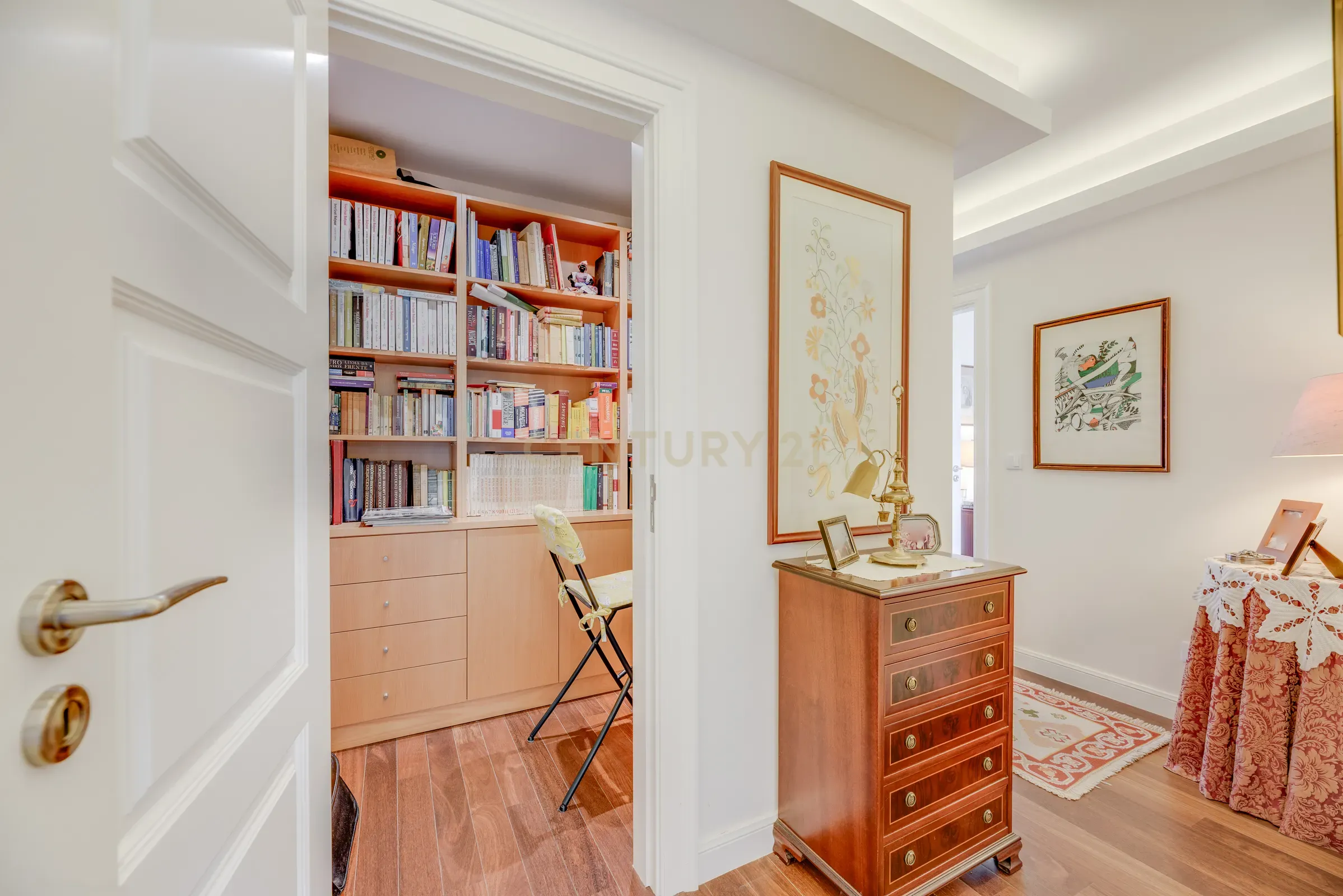 Apartamento T2+1 totalmente renovado – Modernidade, conforto e localização privilegiada - Image 10