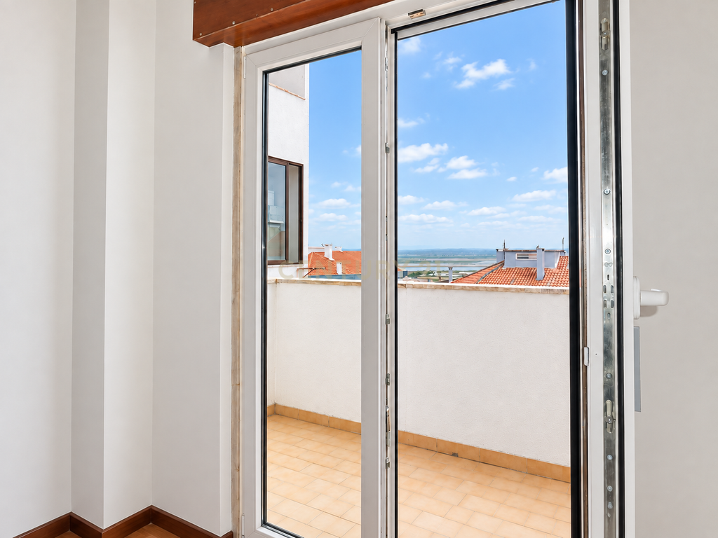 🏡 Apartamento T2 com Vista Rio e Serra no Bom Sucesso | Alverca do Ribatejo - Image 14
