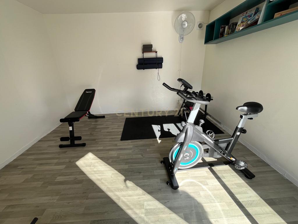 Moradia com quatro apartamentos independentes, três T2 e um T3 em Atouguia da Baleia. Ideal para famílias ou grupos, preparada para turismo ou para arrendamento de longa duração. - Image 45