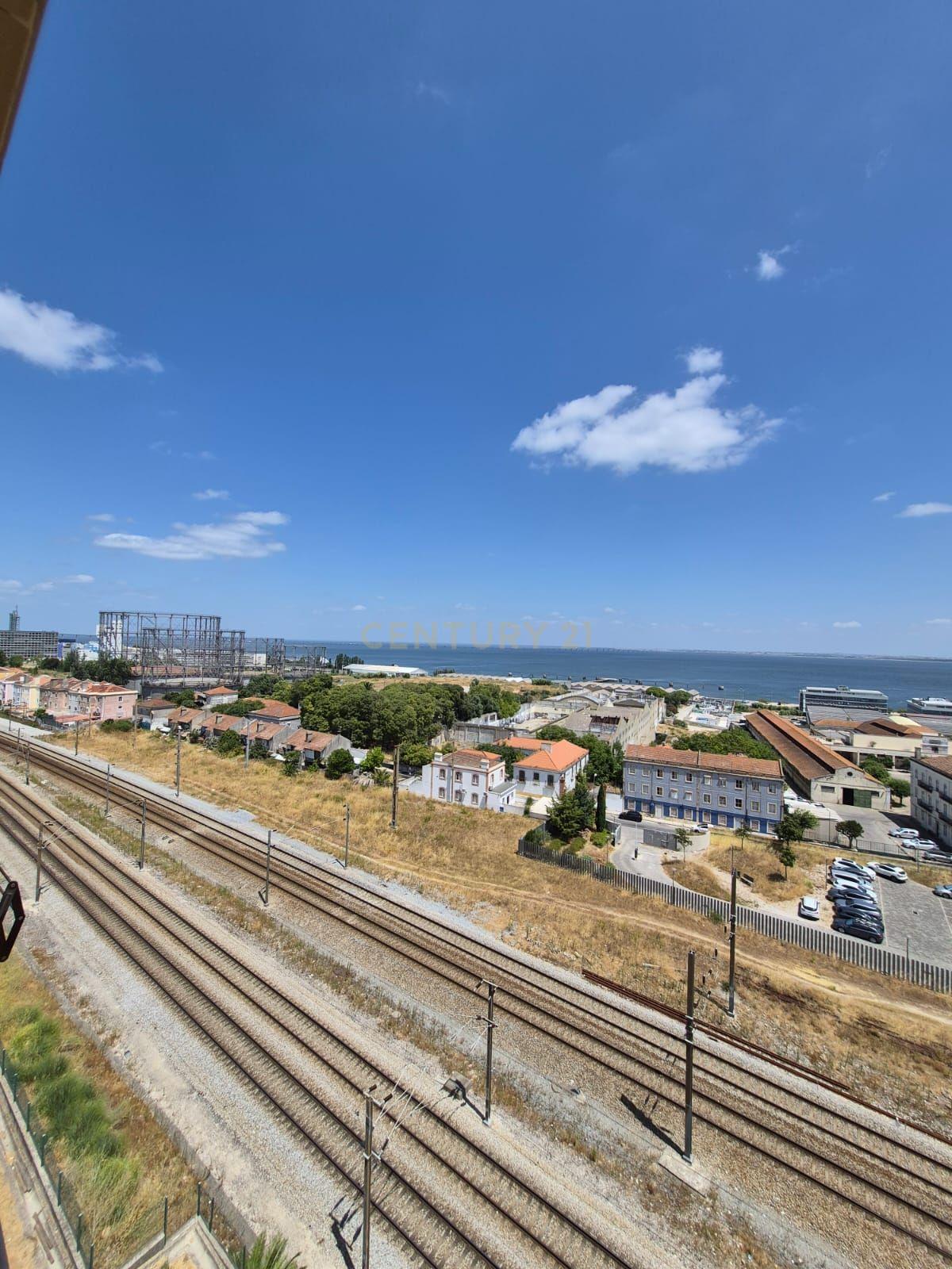 Fotografia 12 de T3 Remodelado com Vista Rio Panorâmica e Excelente Luz Natural | Marvila, Lisboa