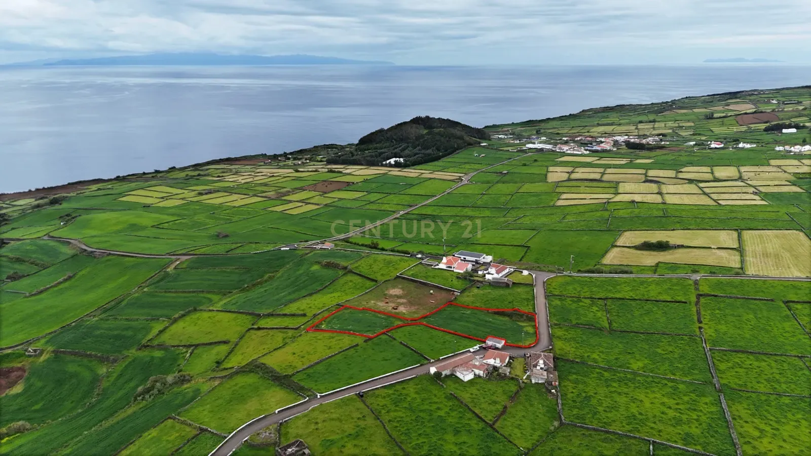 Fotografia 3 de Ruina e terreno com vista mar em Santa Bárbara, Angra do Heroísmo - Oportunidade Única