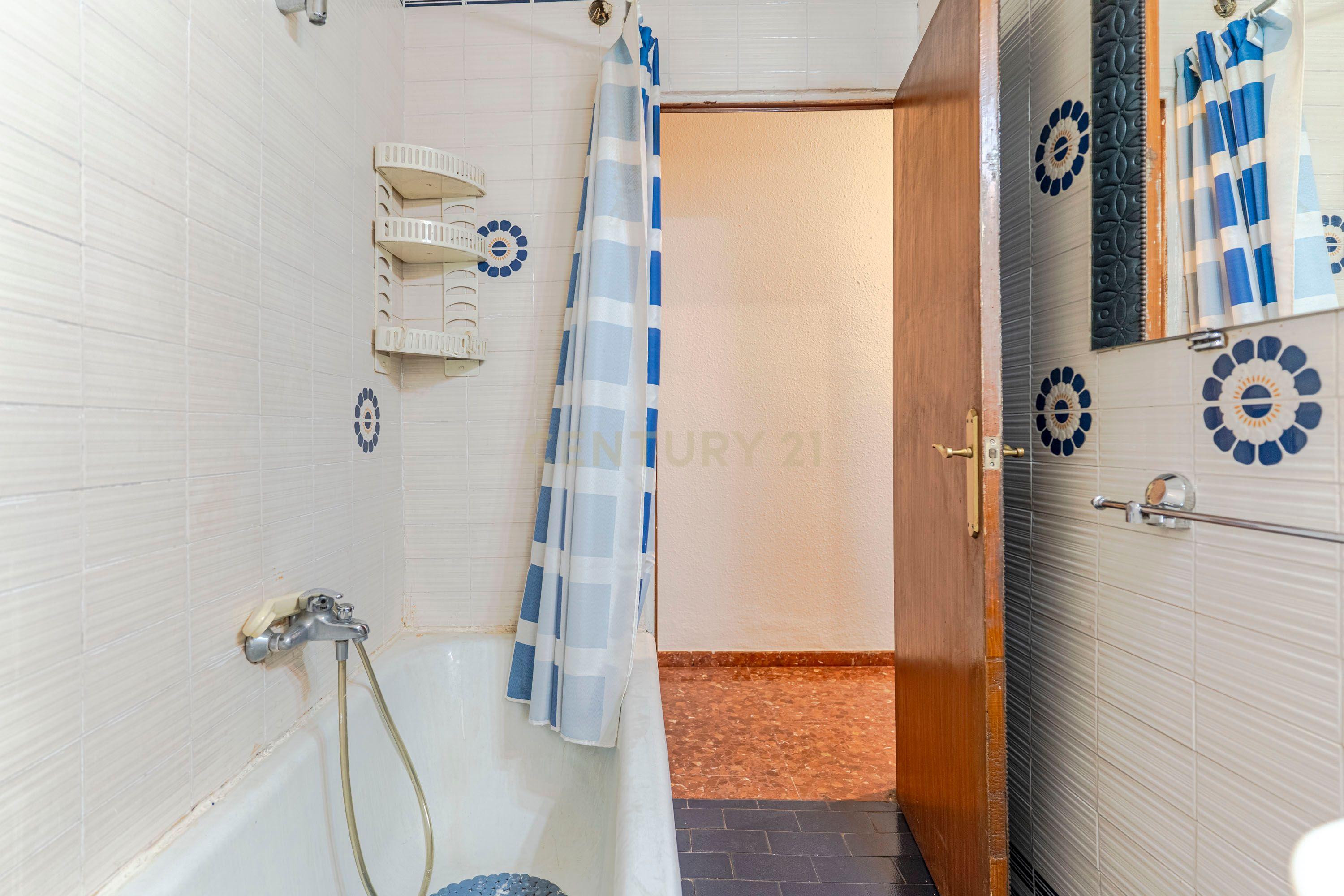 Espaçoso apartamento de 141 m2 no centro de Granada com vista panorâmica do Caminho de Ronda - Image 32