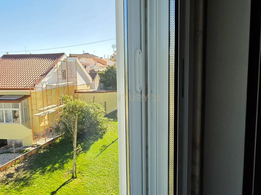 Excelente apartamento T2 com parqueamento - Image 24
