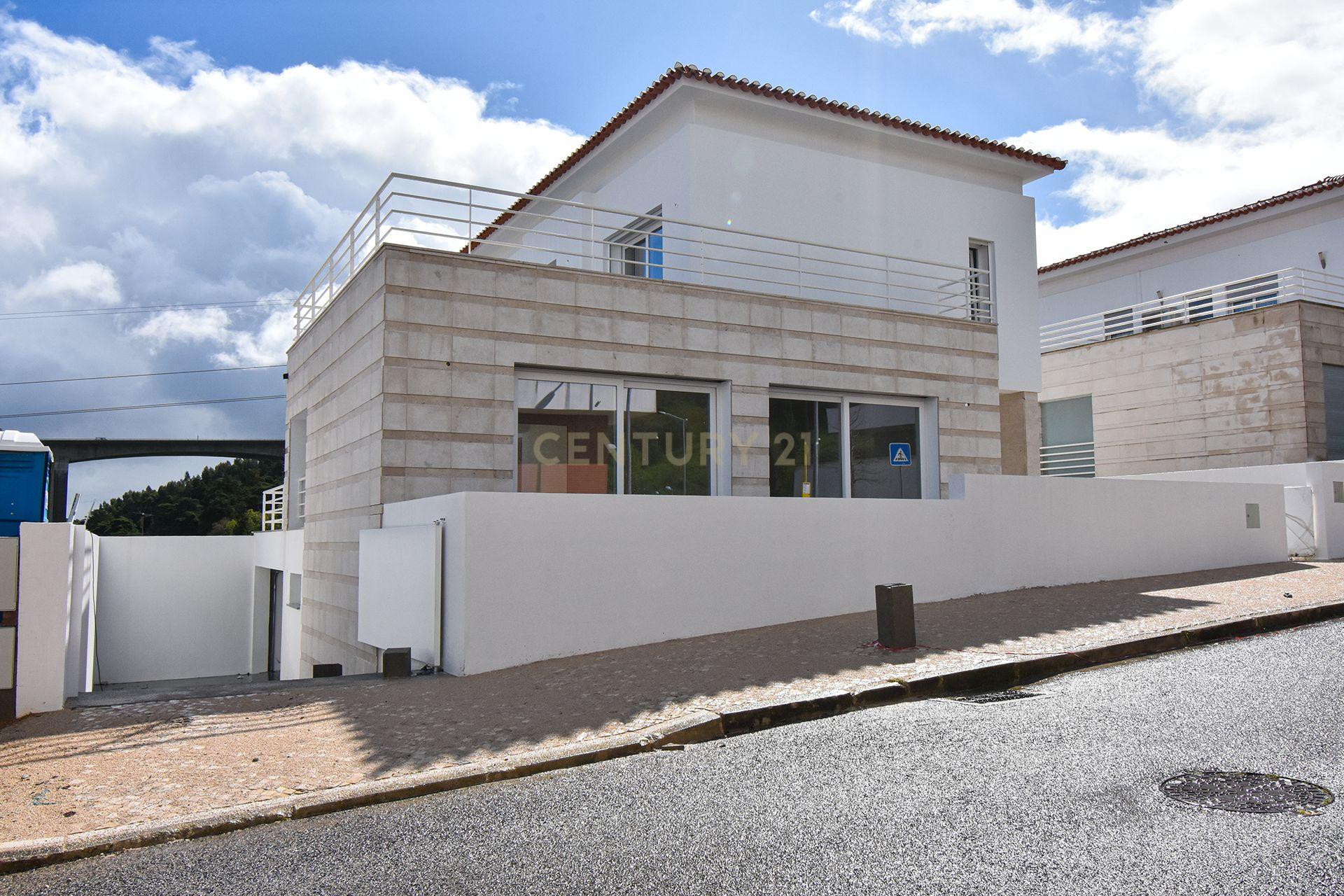 Moradia Isolada T3 - Loures - Image 1