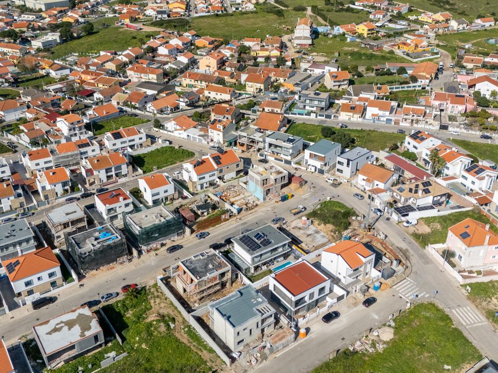 Moradia T4 contemporânea NOVA com 3 pisos em Trajouce, São Domingos de Rana, Cascais - Image 17