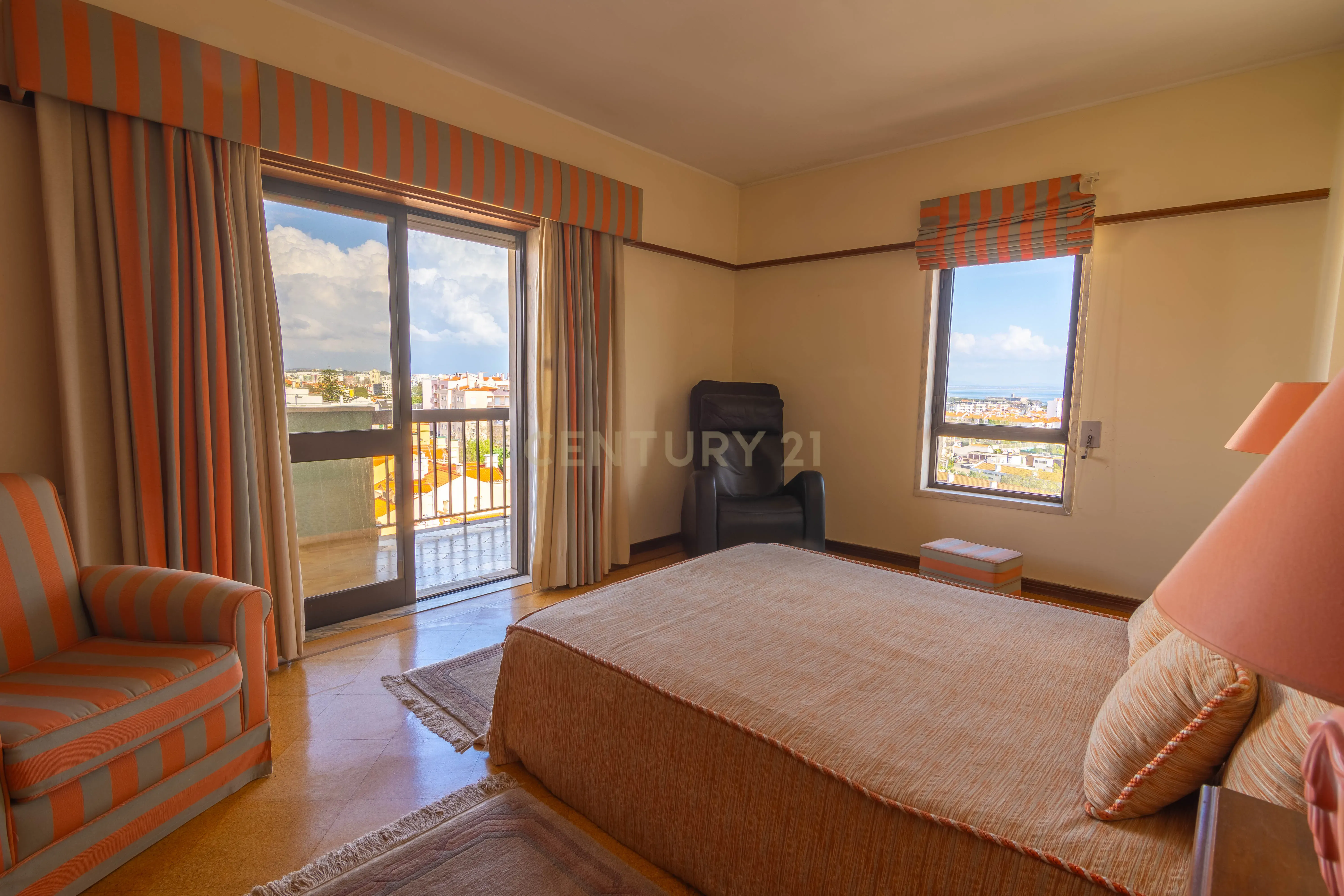Apartamento T3 em Cascais com Vista Mar e Terraço - Image 13