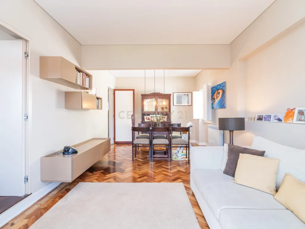 Apartamento T3+1 com logradouro e estacionamento privativos e sótão independente rentabilizado – Bairro Norton de Matos - Coimbra - Image 4