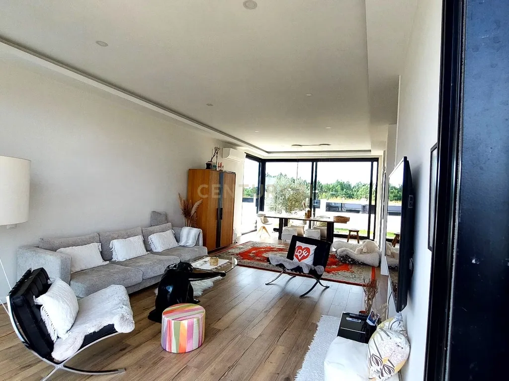 Oasis Coco Beach Villa - Moradia de Luxo Isolada T3 + 1 com Guest House e Piscina, lote 1,368 m² – Urbanização Vila Alegre, Fernão Ferro - Image 21
