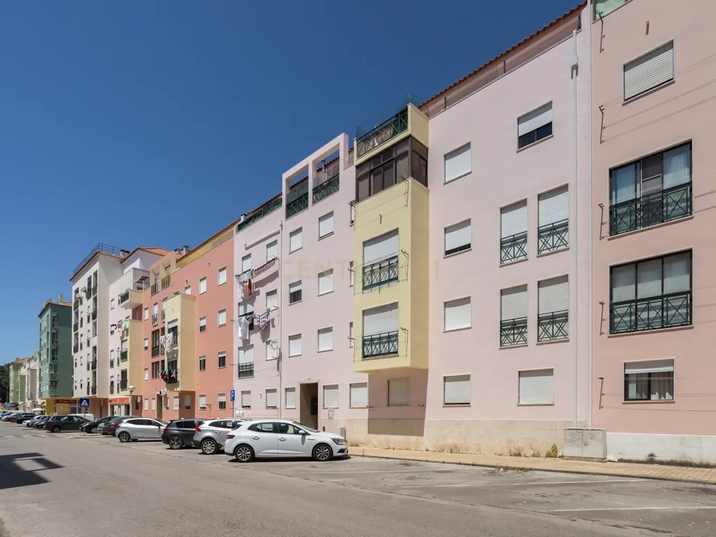 Quinta do Conde/ Cova dos Vidros - Apartamento de 4 assoalhadas inserido num º 1º andar - Image 1