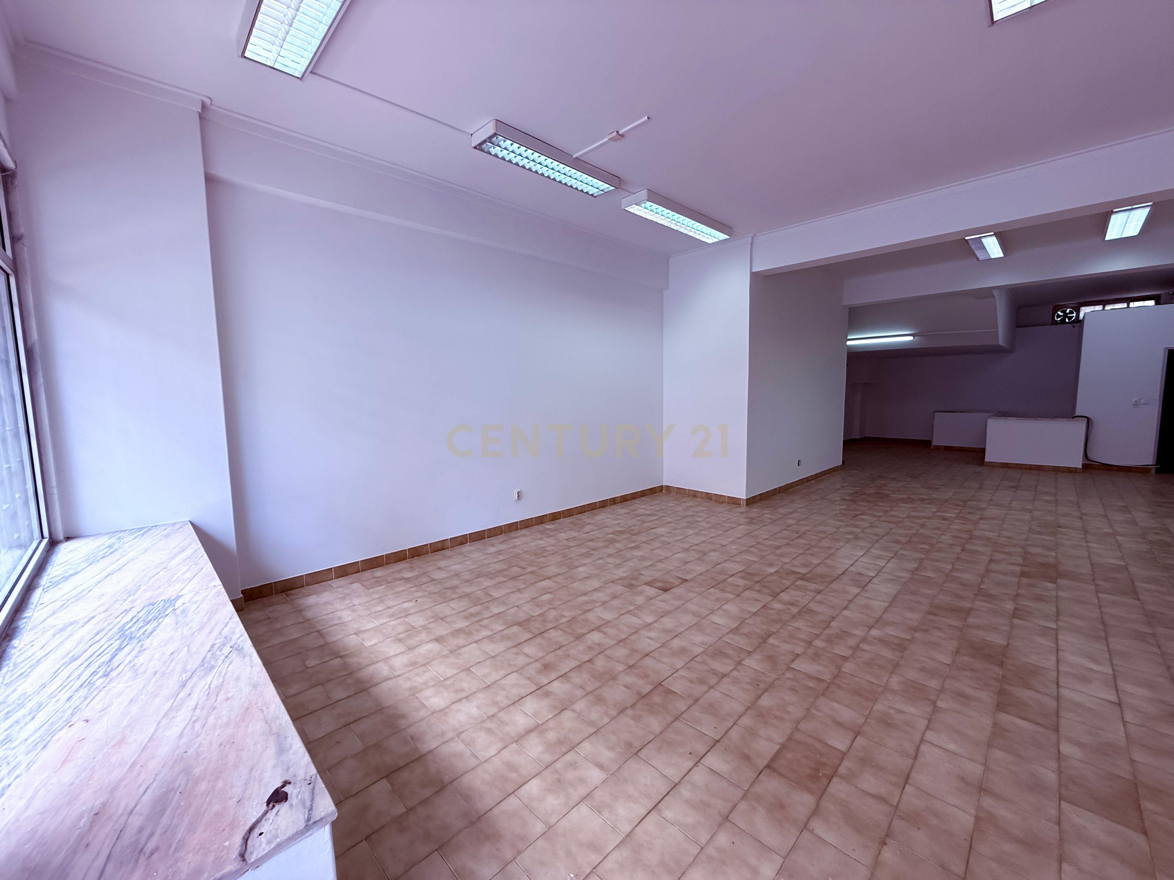 Fotografia 4 de Loja no Casal de São Brás, Amadora - 170m² por 1100€