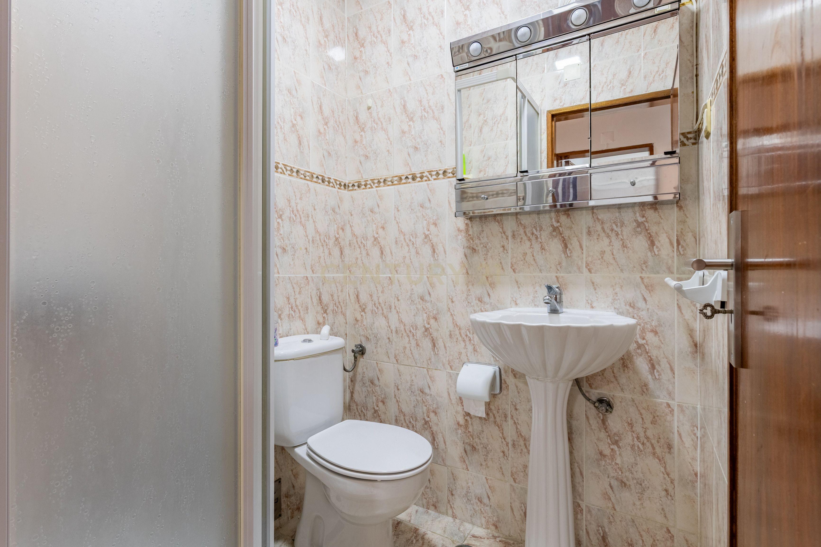 Fotografia 10 de Quarto 3 - Em Apartamento com mais 2 quartos - junto a Urb. Vila Chã (Amadora)