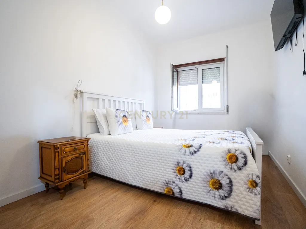 Apartamento T3 Transformado em T2 - Logradouro e Garagem BOX - Junto ao Tribunal e Parque Municipal - Montijo - Image 13