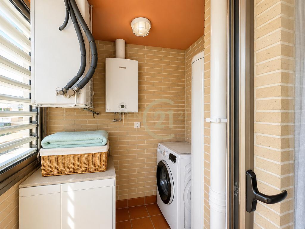 Apartamento em Primeira Linha de Praia com Vistas Frontais para o Mar – 3 Quartos, Garagem e Arrecadação - Image 27