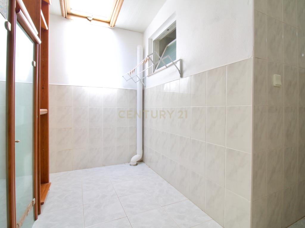 Apartamento T1 centro de Almada - Image 23