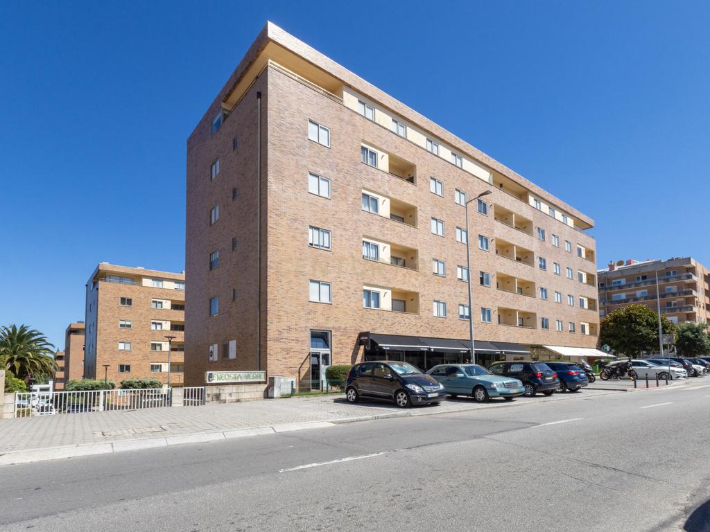 T4 com terraço de 120m² e vistas de mar e rio | Canidelo - Image 1