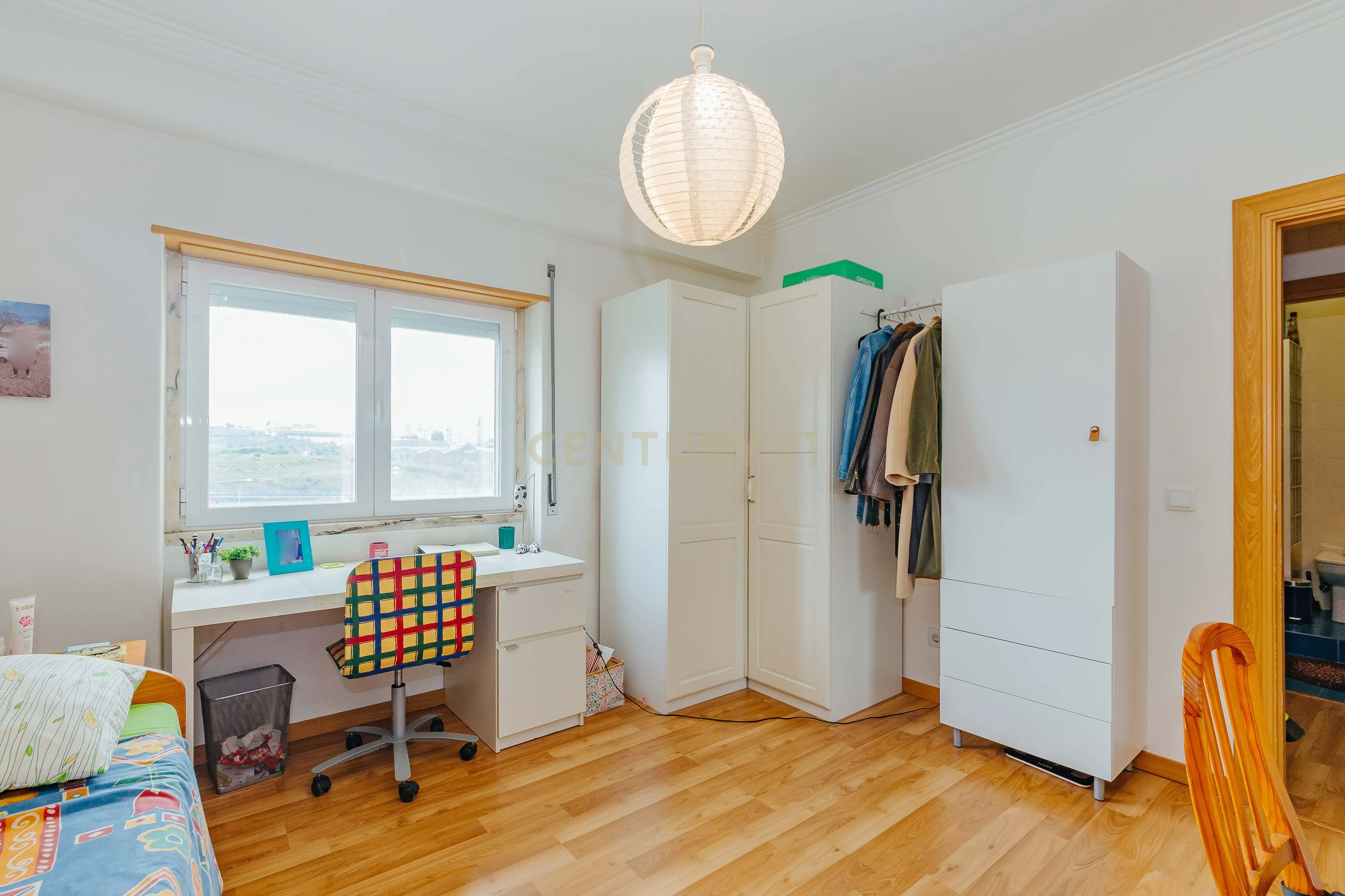 Apartamento T3 com 119 m² em Alfornelos – Remodelado, 2 WC, facilidade de estacionamento e proximidade à estação do Metro - Image 13