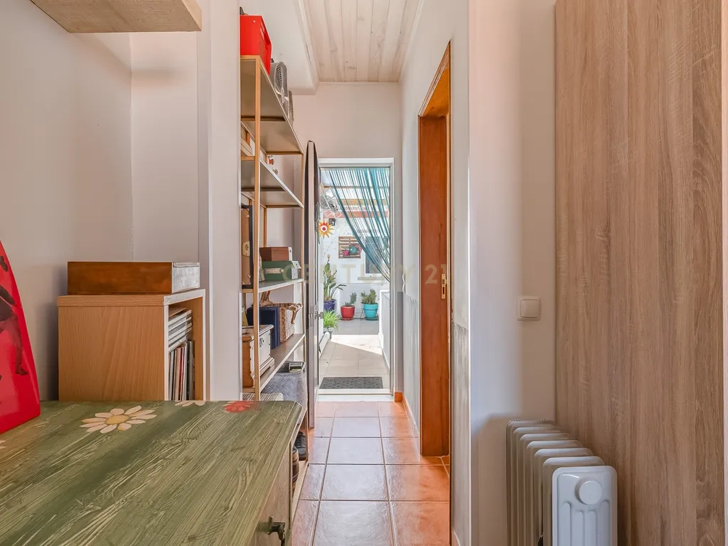 Casa T2 em Faro, Lagos - Localização Privilegiada e Conforto - Image 17