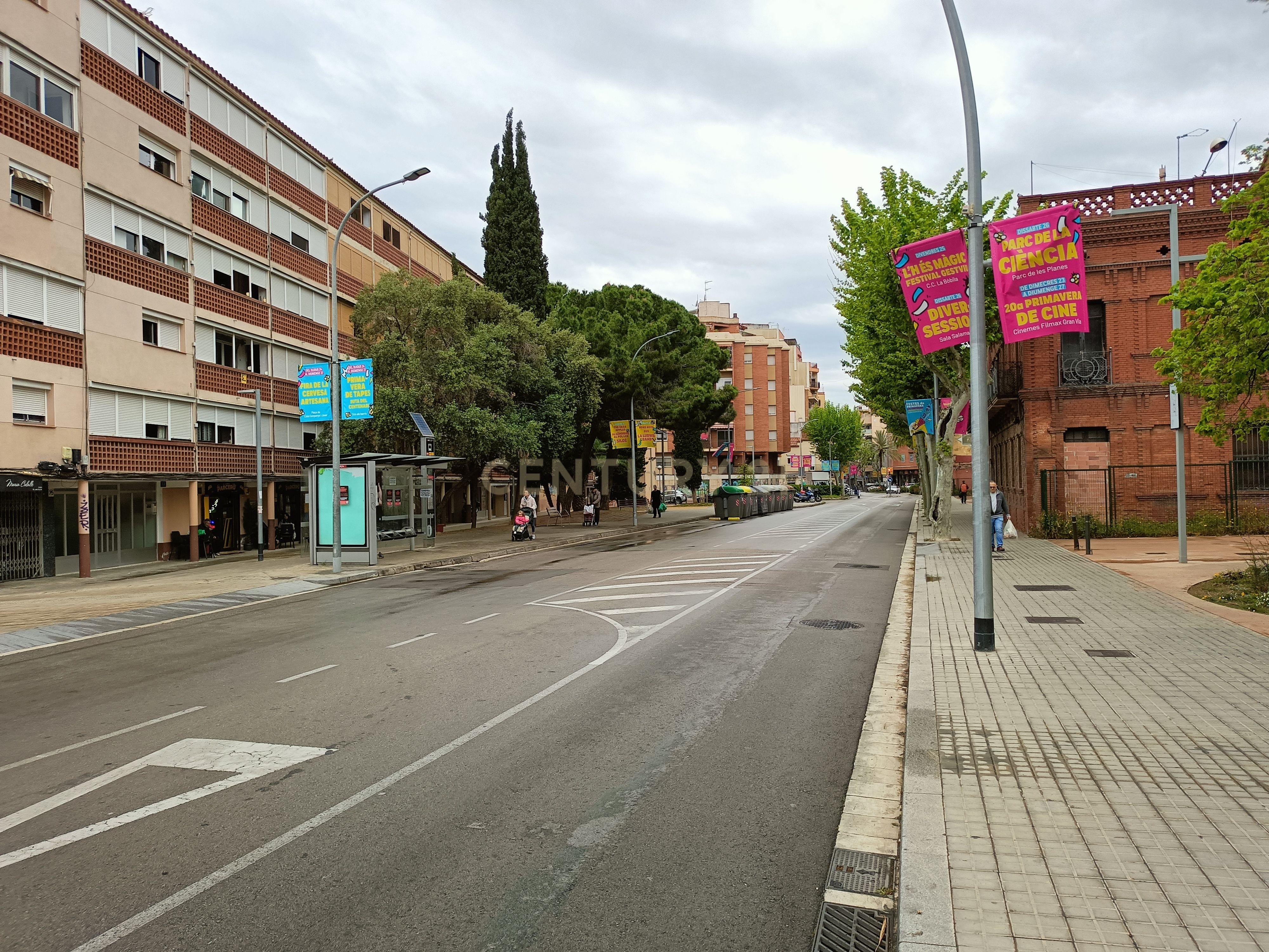 Local Comercial em Barcelona com Acessibilidade e Potencial - Image 13