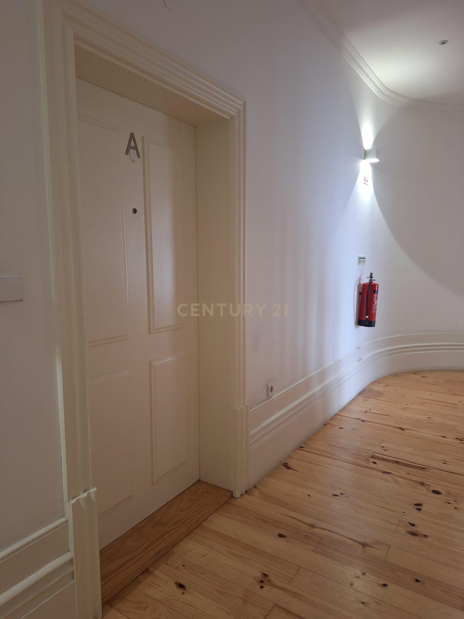 Apartamento T2 moderno na Rua do Bonfim, Porto. - Image 10