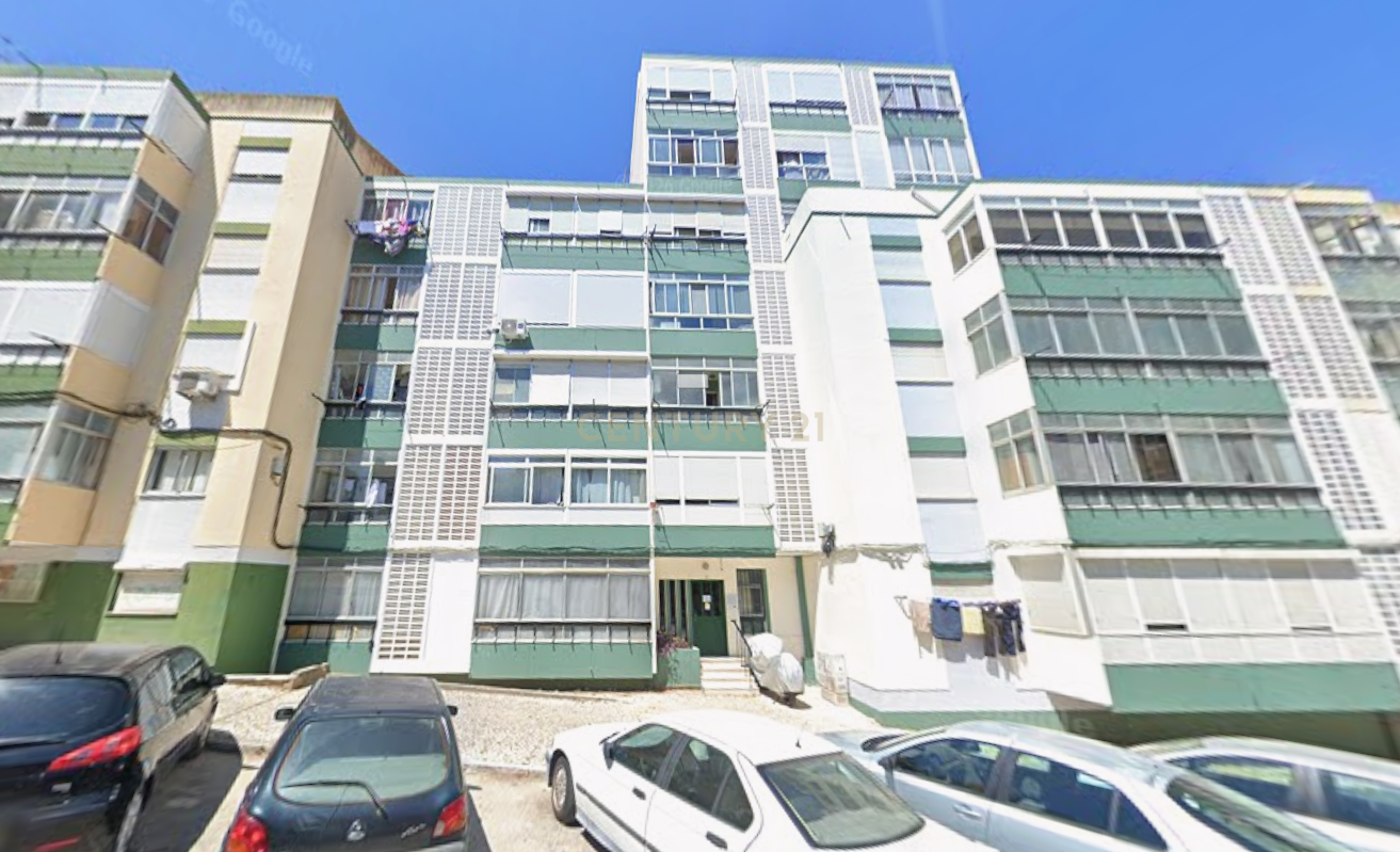Fotografia 11 de Apartamento T1 para Remodelar Reboleira – prédio com elevadores e localização central