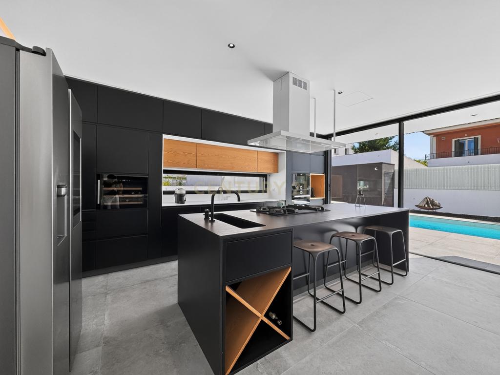 Moradia T3 de Excelência na Aroeira – Conforto, Elegância e Qualidade de Construção - Image 41