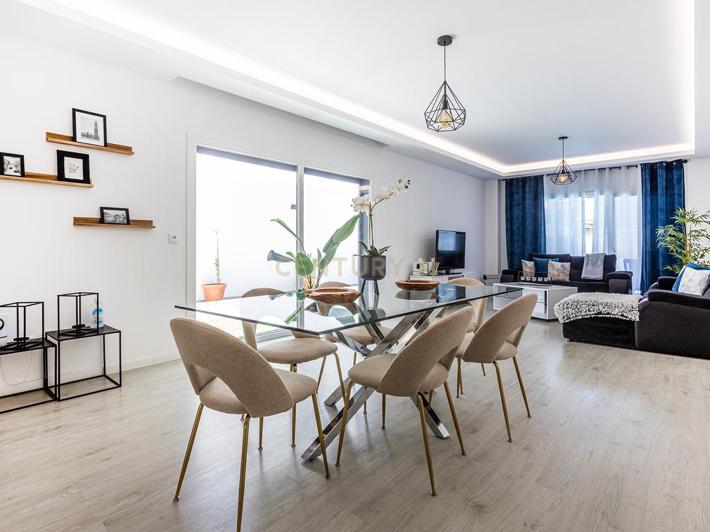 Moradia Contemporânea com Piscina a 5 minutos das praias da Costa da Caparica - Image 2