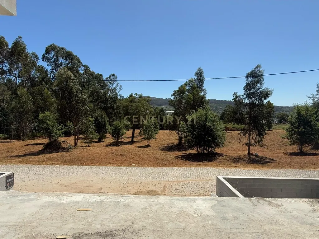 Moradia Geminada Chave na Mão – Fase Final de Construção! - Image 2