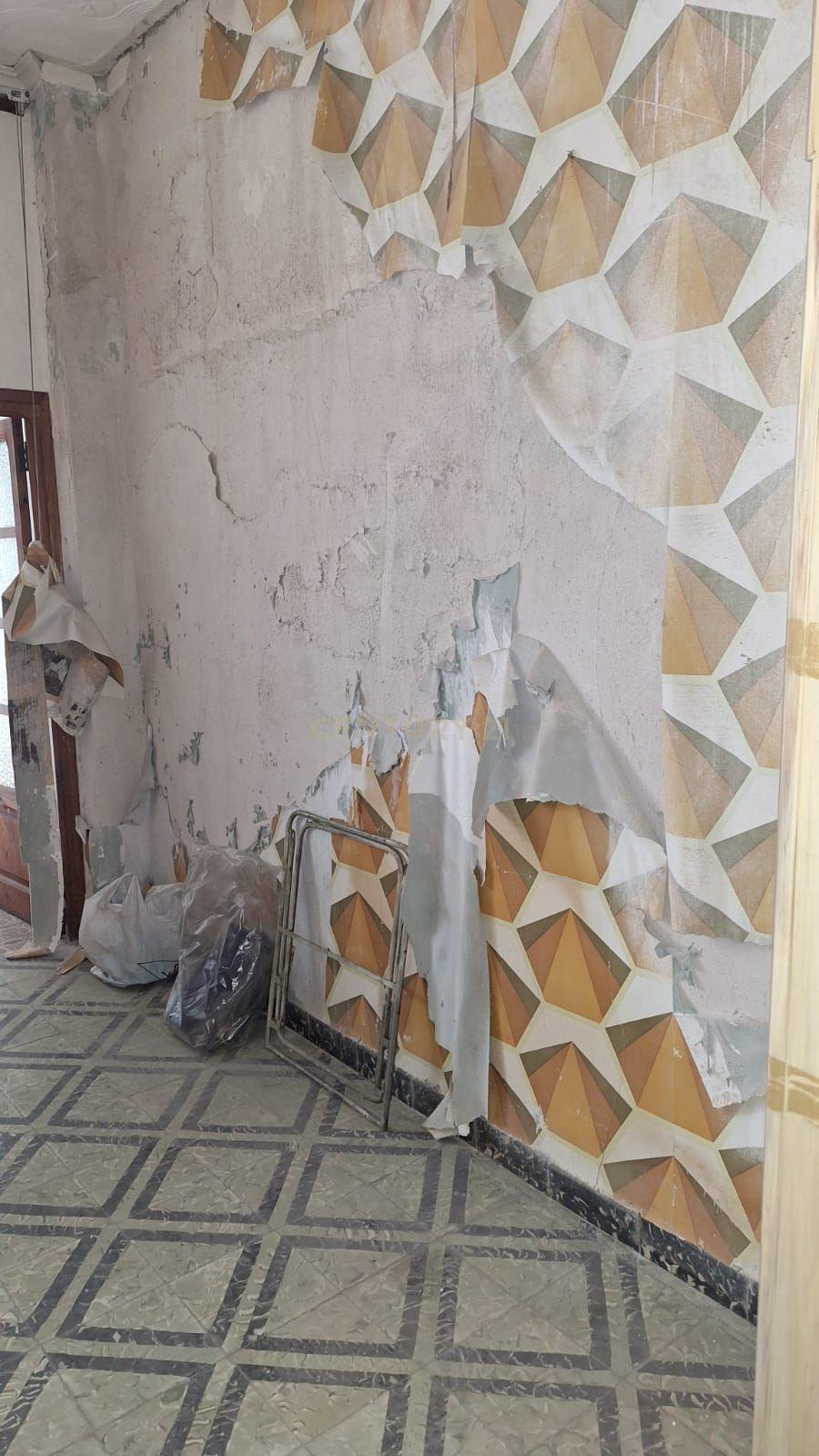 Moradia original para renovar em Benetússer – Localização privilegiada e sem risco de inundação! - Image 17