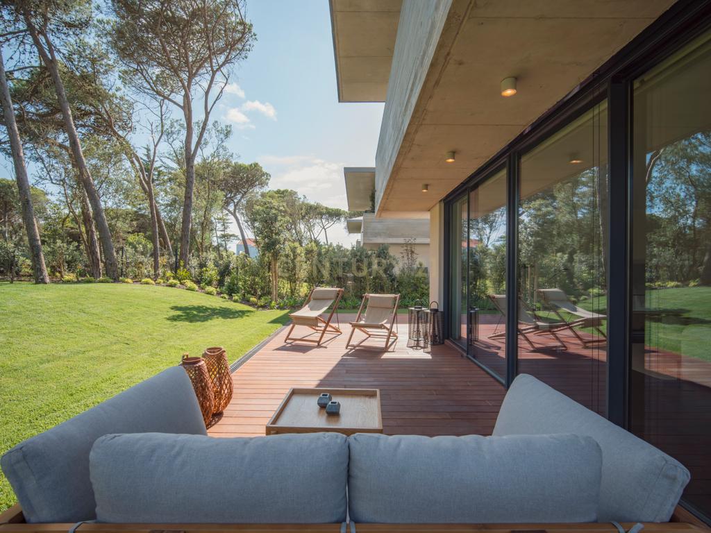 Moradia T4 com Terreno de 1.030m2 em Condomínio Fechado  - Image 2